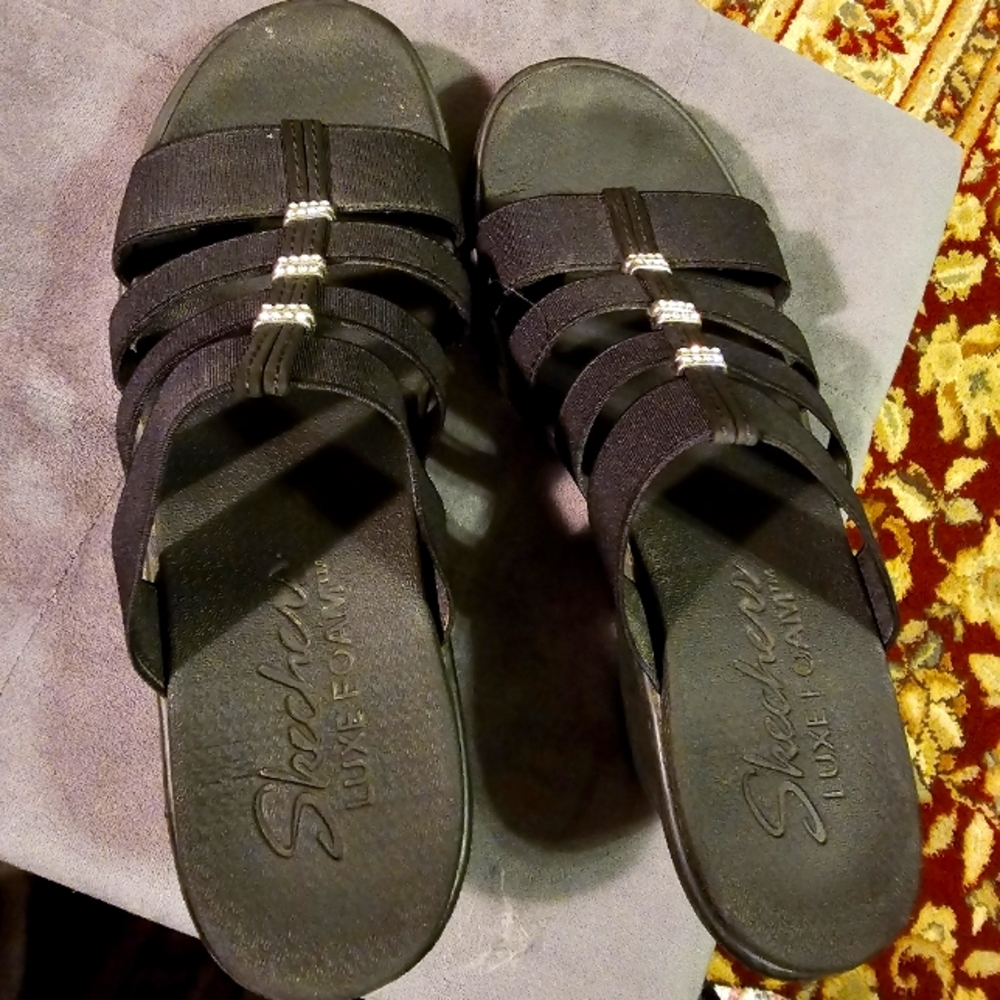 Skechers Luxe Foam Wedge Sandals Size 8